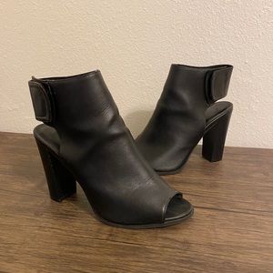Size 9 black heels